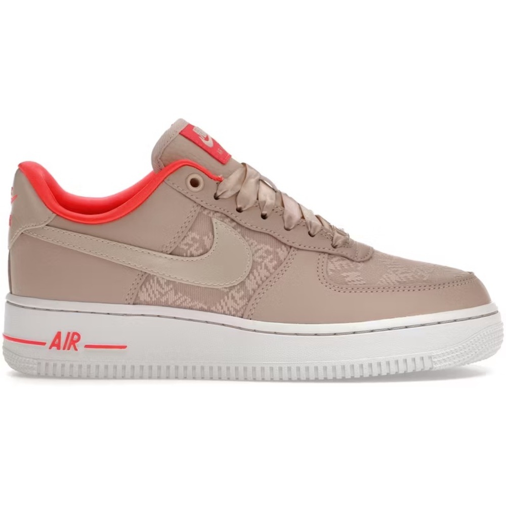 Nike Sneakers in soft pink and coral